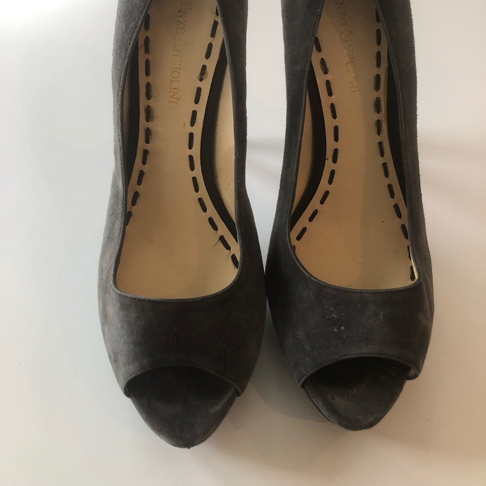 Enzo Angiolini Grey Suede High Platform Heels Size 8 in good condition